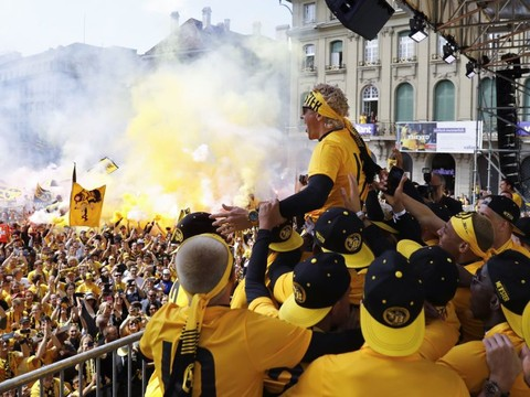 Des milliers de personnes célèbrent le titre des Young Boys