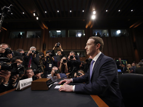 Facebook: Zuckerberg à Bruxelles et en direct sur la Toile