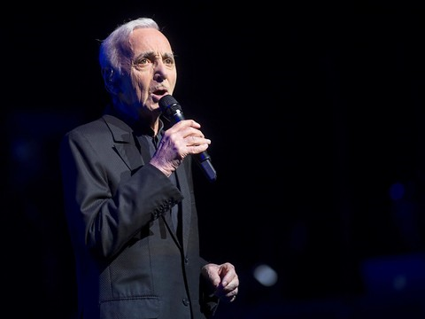 Après une fracture, Charles Aznavour retarde son retour sur scène