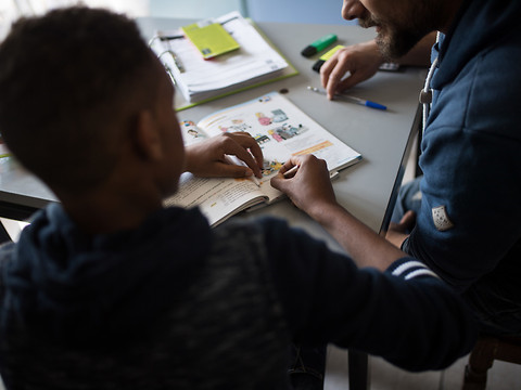 Intégrer les jeunes réfugiés en leur permettant d'acquérir le bagage de la scolarité obligatoire
