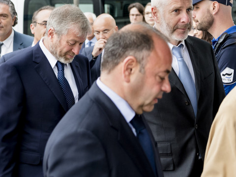 Les avocats des oligarques russes ont tenté d'ajourner l'audience