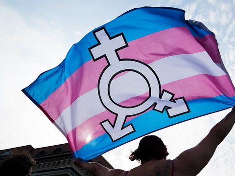 Il devrait être plus facile de changer officiellement de sexe