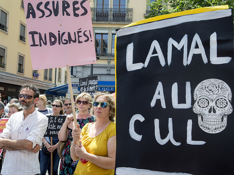 Petite mobilisation citoyenne contre la Lamal et les primes