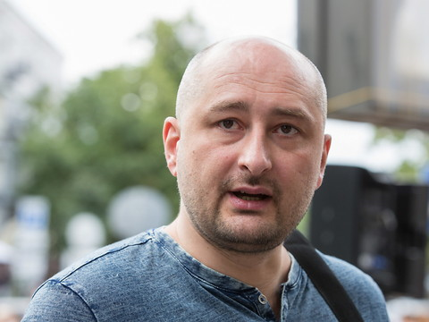 Ukraine: le journaliste russe réapparaît vivant, complot déjoué selon Kiev