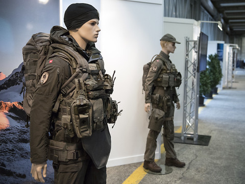 Un peu moins de deux milliards pour l'armée cette année