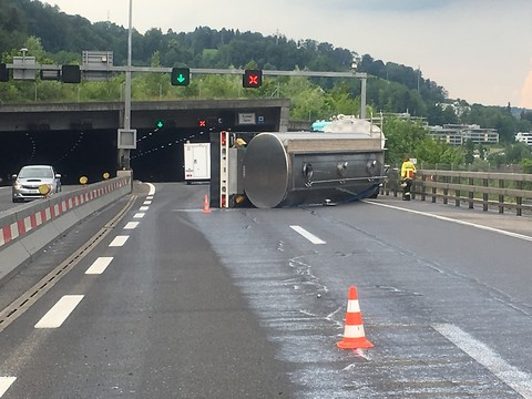 Deux mille litres de lait sur l'A2 près d'Horw (LU)