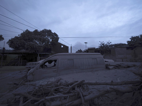 Une éruption volcanique fait au moins 62 morts au Guatemala