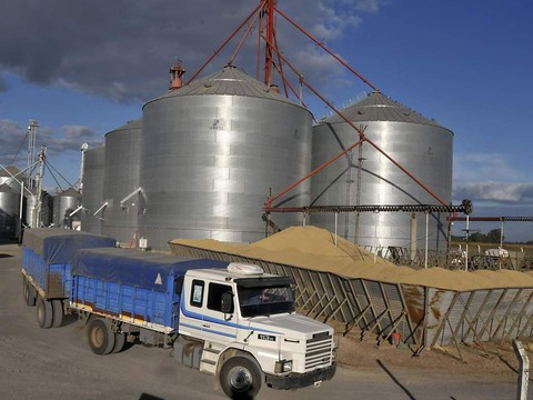 Explosion d'un silo à grains à Strasbourg: trois blessés graves