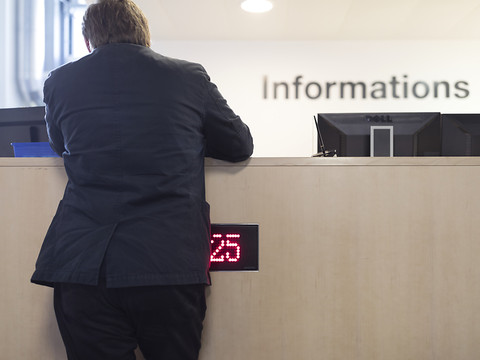 Nouveau repli du taux de chômage en mai à 2,4% en Suisse