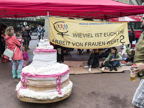Les femmes mettent la pression et exigent des mesures