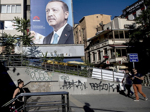 Erdogan promet la levée de l'état d'urgence après les élections