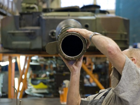Matériel de guerre: tollé à gauche, la droite satisfaite