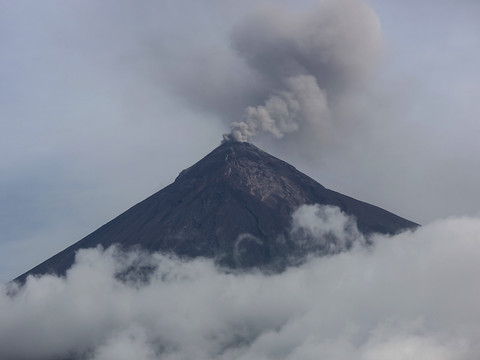 Trois volcans en activité maintiennent le Guatemala en alerte