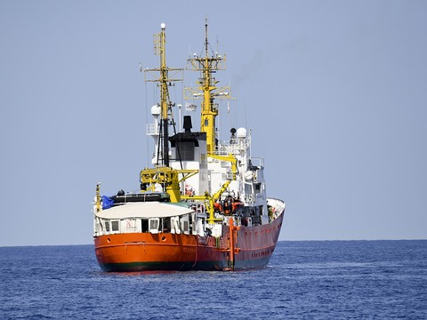 Crise migratoire: l'Italie interdit à nouveau l'accès de ses ports à une ONG