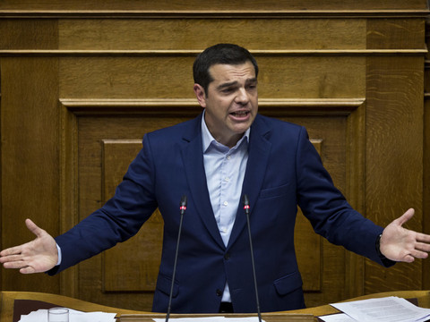 Le premier ministre grec échappe à un vote de défiance sur la Macédoine