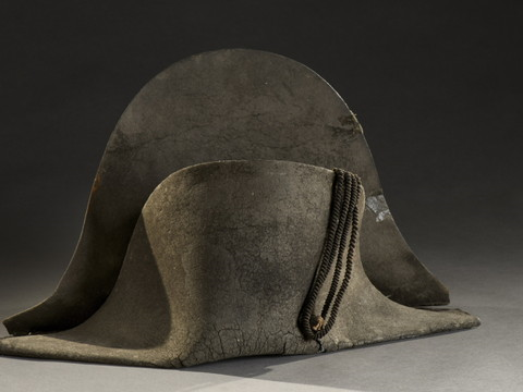 Un bicorne de Napoléon, ramassé à Waterloo, adjugé 350'000 euros
