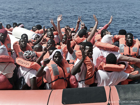 Cinq migrants morts, 117 secourus dans un naufrage en Méditerranée