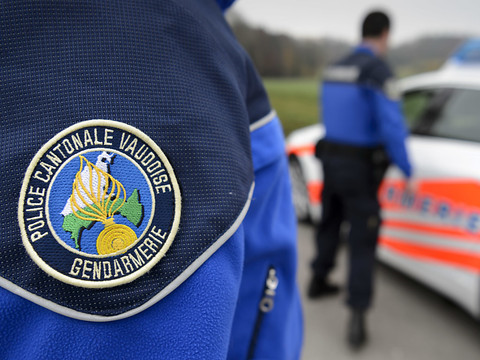 Fribourg: le conducteur d'une voiture volée prend la fuite