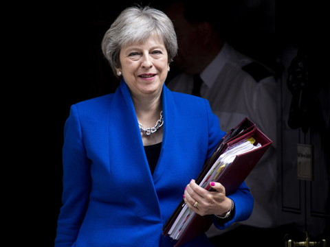 May remporte un vote crucial sur le Brexit aux Communes