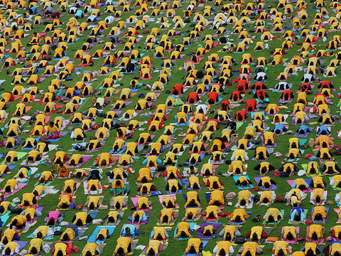 L'Inde s'étire pour la Journée internationale du yoga