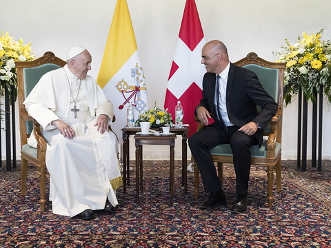 Le pape demande à la Suisse de 