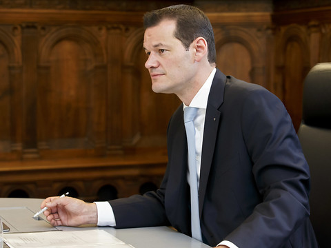 Le Grand Conseil réprouve l'acceptation d'un luxueux cadeau