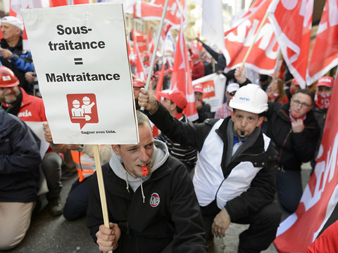 Près de 18'000 ouvriers de la construction battent le pavé à Zurich