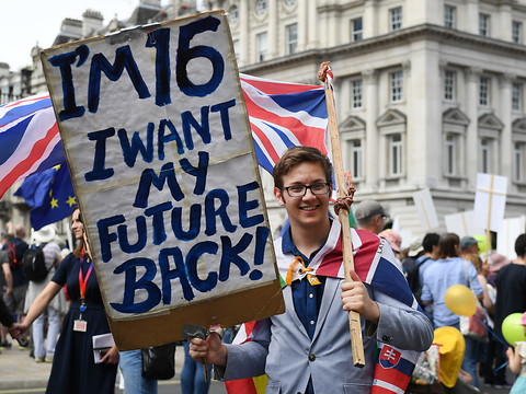 Brexit: à Londres, des dizaines de milliers de manifestants réclament un second vote