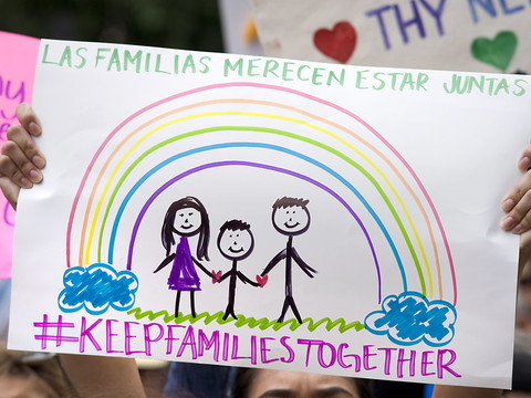 Immigration: un tribunal ordonne de réunir les familles séparées