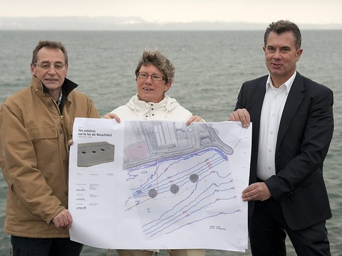 Les îles solaires sombrent dans les eaux du lac de Neuchâtel