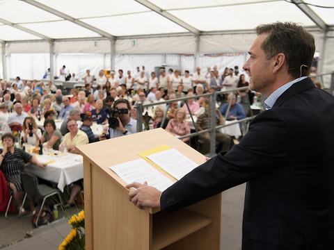 Des centaines d'enfants placés se rencontrent à Mümliswil (SO)