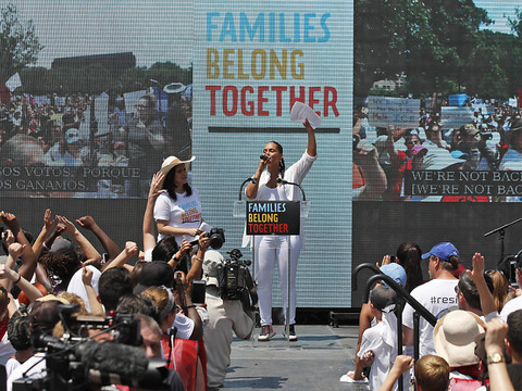 Des milliers de manifestants contre la politique migratoire de Trump