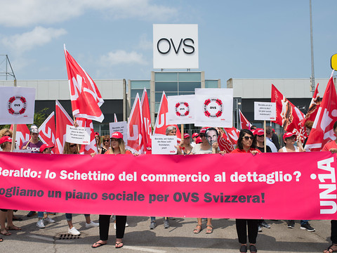 Des salariées d'OVS Suisse manifestent à Venise Mestre
