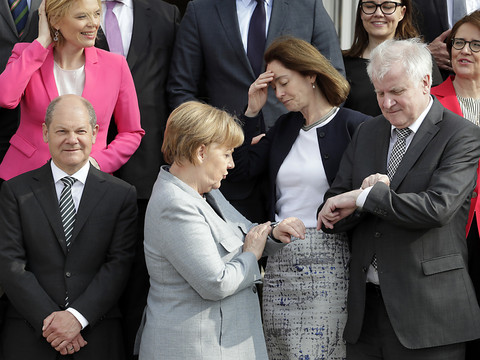 Migrants: accord entre Merkel et son ministre de l'Intérieur en Allemagne
