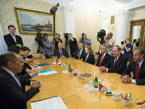 Sergueï Lavrov reçoit des sénateurs américains
