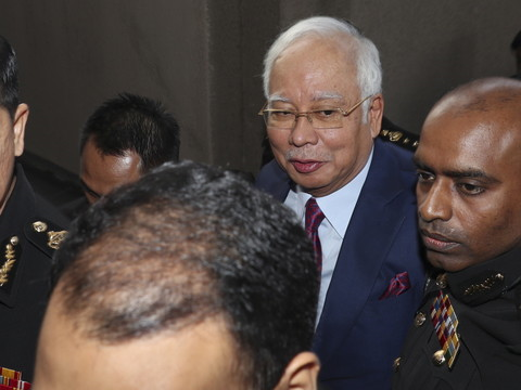 L'ex-Premier ministre malaisien inculpé de corruption