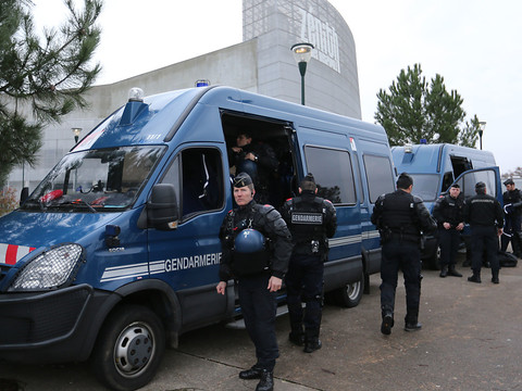 Violences à Nantes après la mort d'un jeune tué par un policier