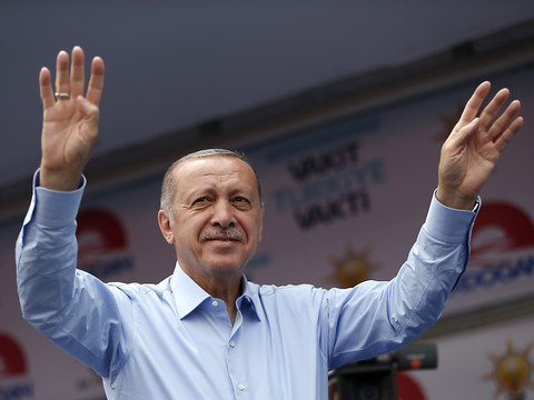 La victoire d'Erdogan et son parti aux élections officialisée