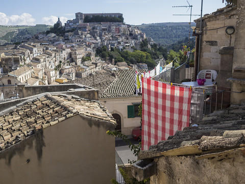 Saisie de 25'000 objets archéologiques grecs et romains en Europe