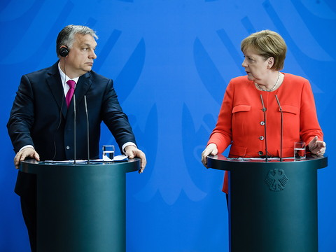 Passe d'armes entre Angela Merkel et Viktor Orban sur les migrants