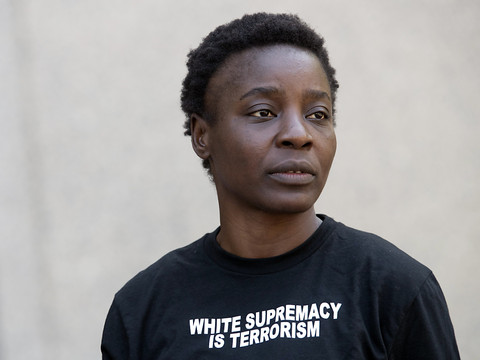 Opposée à la politique migratoire de Trump, elle gravit la Liberté