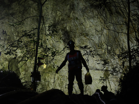 Les Thaïlandais piégés dans la grotte écrivent à leurs parents