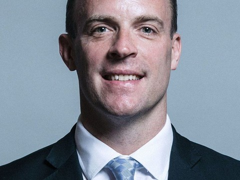 Dominic Raab nommé ministre du Brexit après la démission de Davis