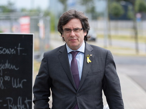 Carles Puigdemont peut être remis à Madrid pour malversations