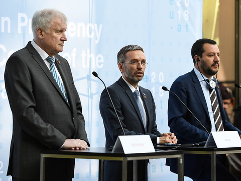 Migrants: l'Allemagne, l'Autriche et l'Italie affichent leur unité
