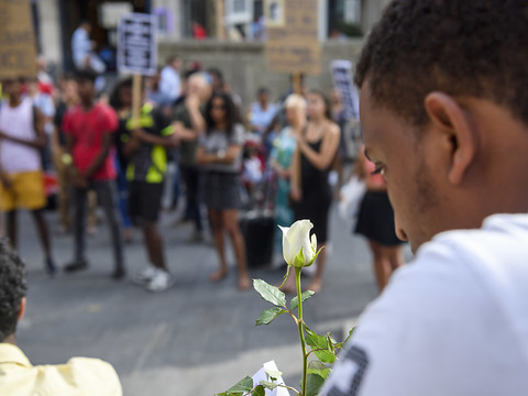 Rassemblement en mémoire d'un jeune Erythréen désespéré