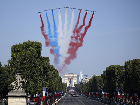 Défilé du 14 juillet à Paris, avant la finale du Mondial