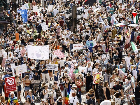 Milliers de manifestants à Helsinki avant le sommet Trump-Poutine
