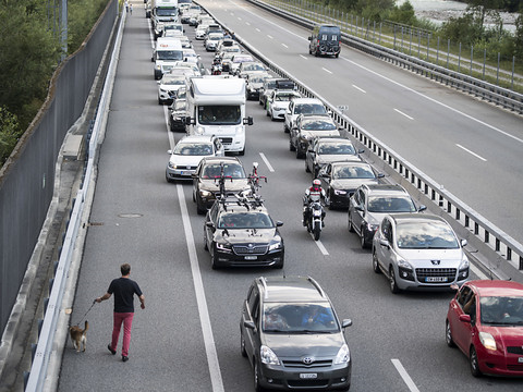 Début de vacances avec un fort goût de bouchon au Gothard
