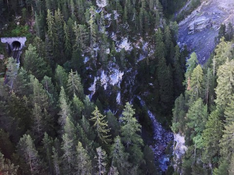 Un homme trouvé mort au fond d'un ravin à Davos (GR)
